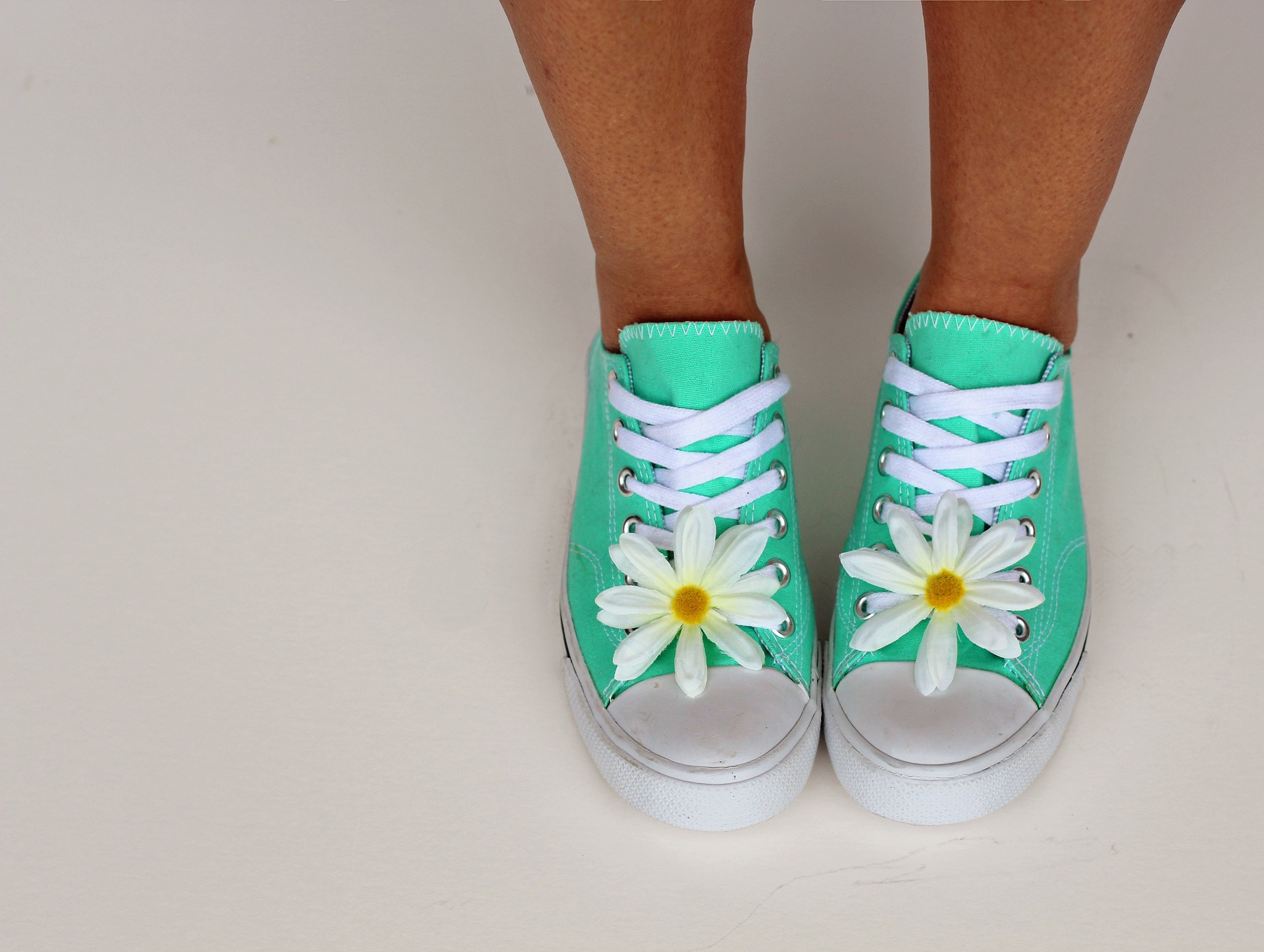 Happy gym shoes with daisy on the front